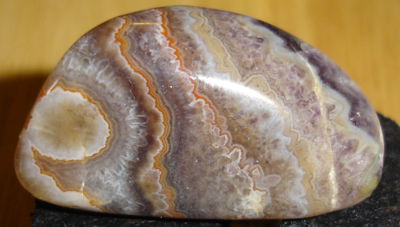 Amthyste sur Agate Polie - France - Allier 33 x 23 x 13 mm