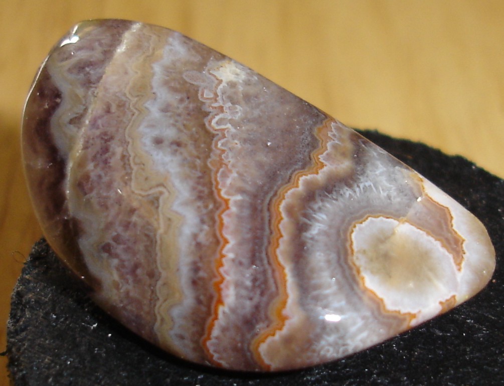 Amthyste sur Agate Polie - France - Allier 33 x 23 x 13 mm