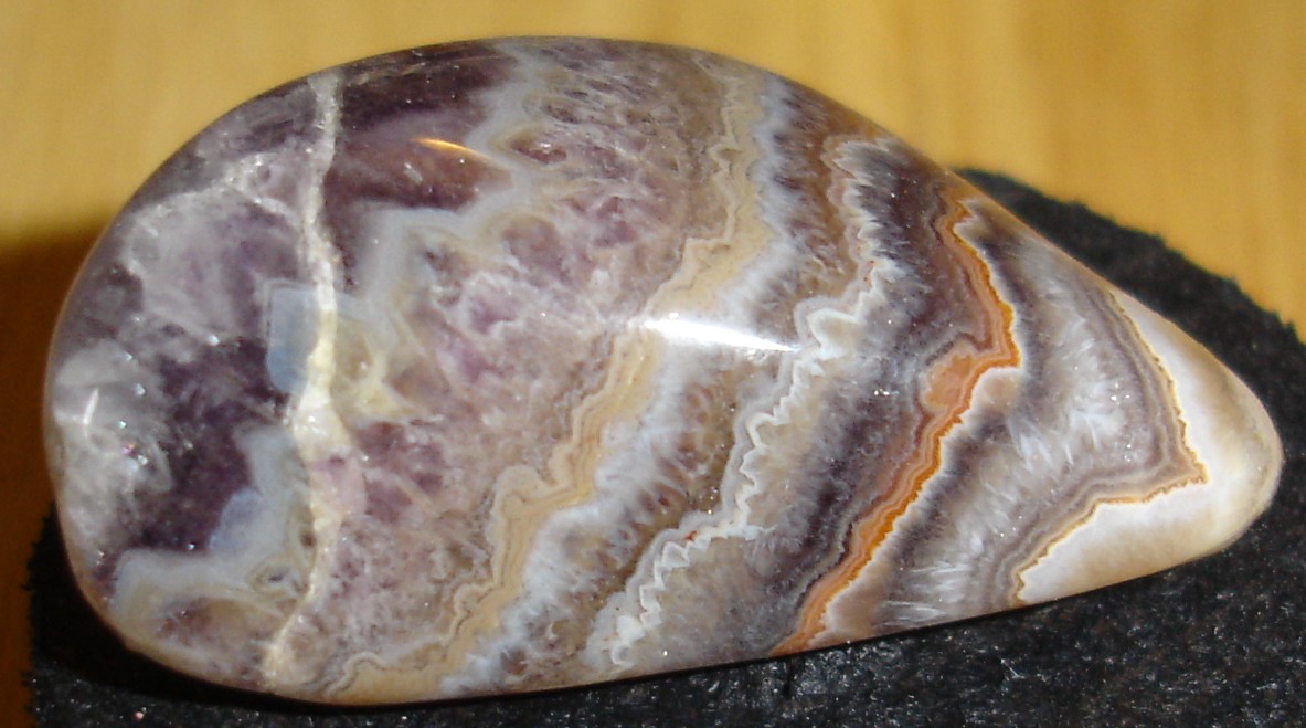 Amthyste sur Agate Polie - France - Allier 33 x 23 x 13 mm