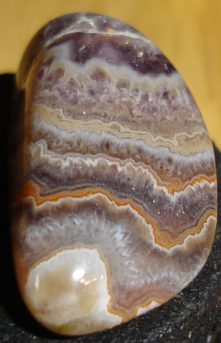 Amthyste sur Agate Polie - France - Allier 33 x 23 x 13 mm