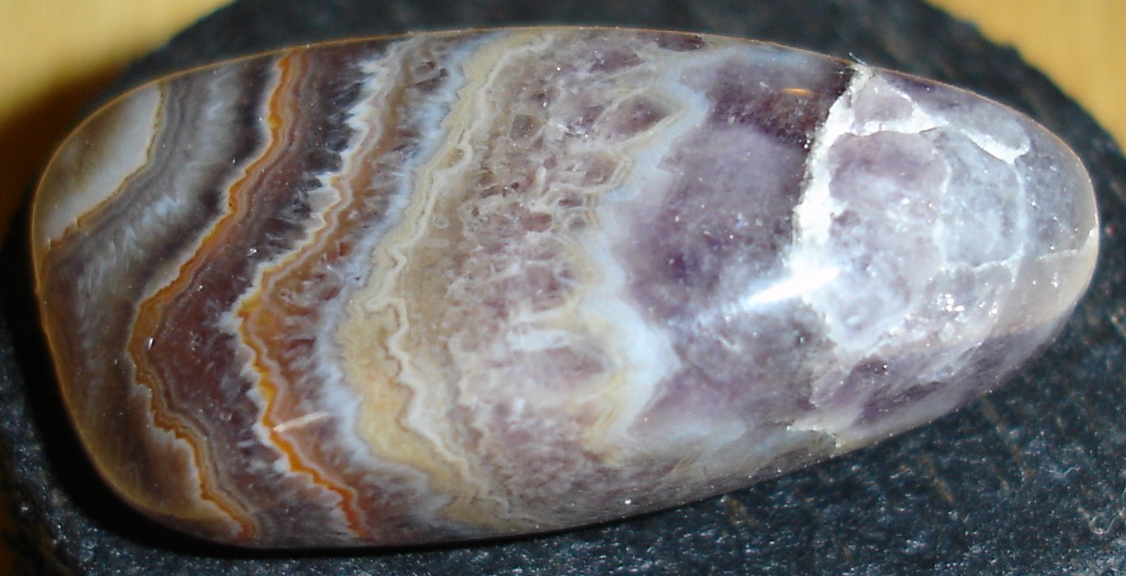 Amthyste sur Agate Polie - France - Allier 33 x 23 x 13 mm