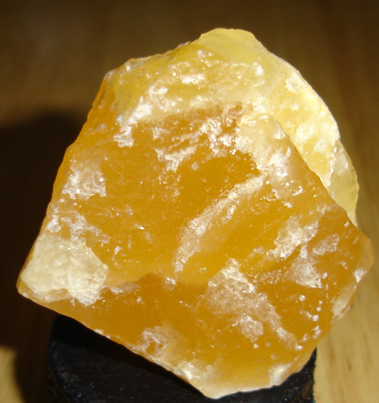 Calcite-Orange-Brute-49x49x30mm