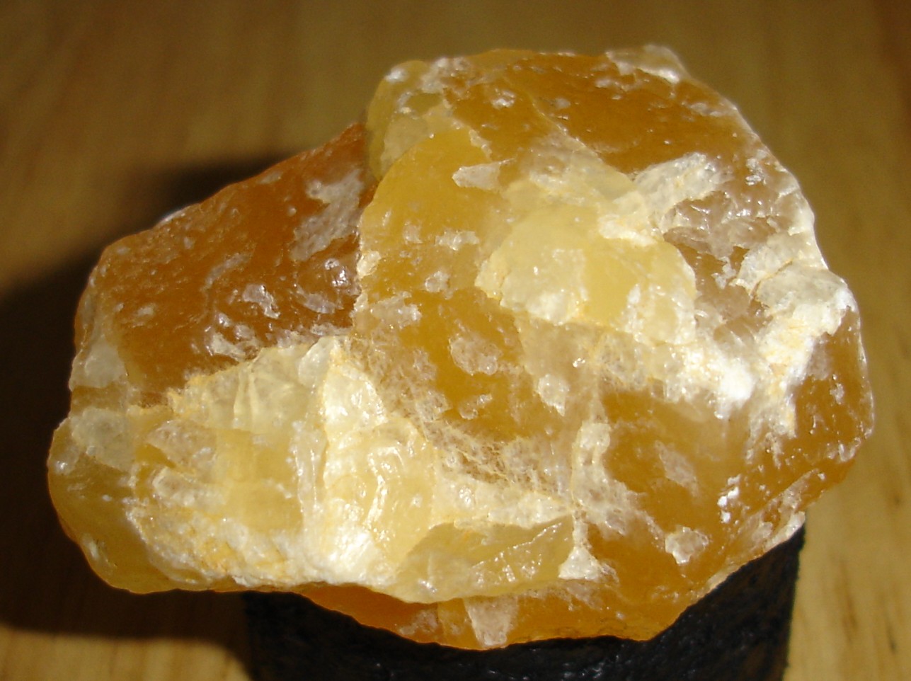 Calcite-Orange-Brute-49x49x30mm