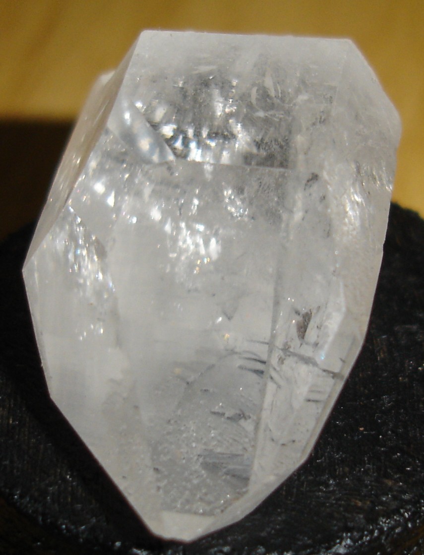 Cristal-de-Roche-Pointe-44x24x19mm-23g